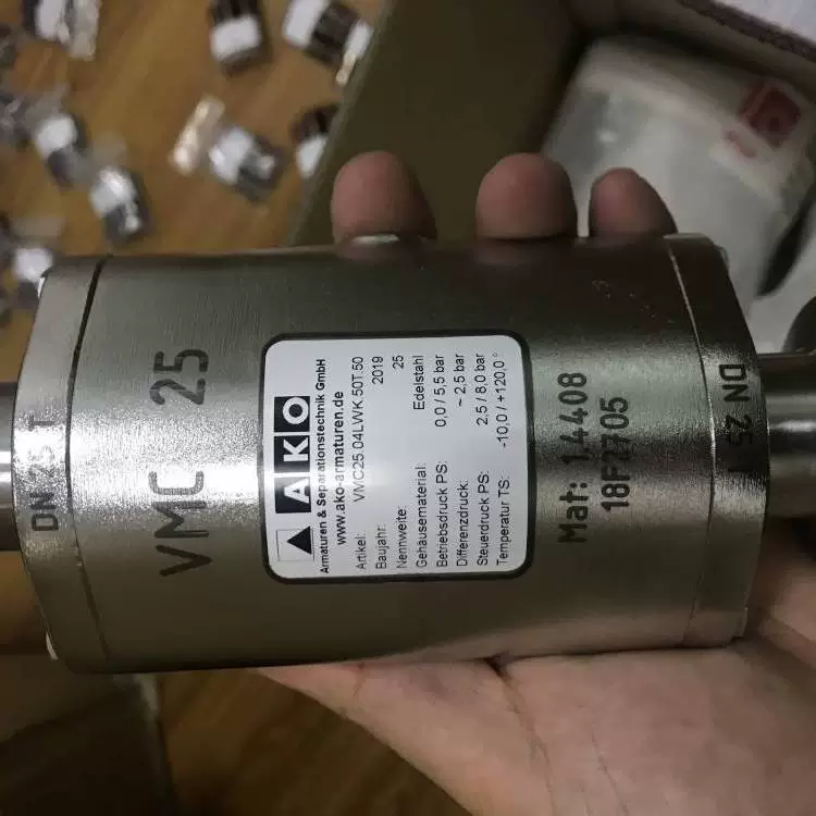 Зажимной клапан AKO трубы M080.03X Регулирующий клапан контроля температуры VF080.03X.31.30LA