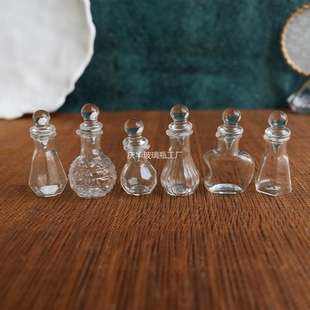 Special-shaped diy miniature glass bottle model miniature scene doll house mini props with glass lid can be fixed