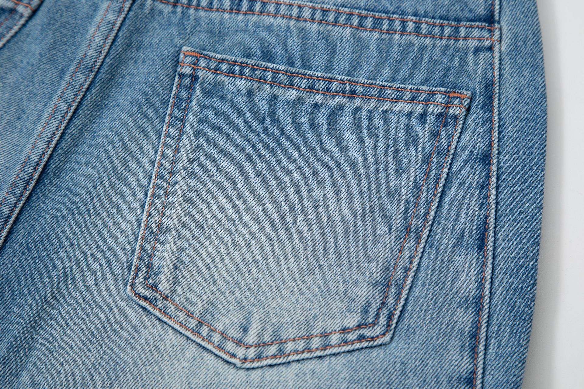 Hellblaue High-waist Balloon Jeans Mit Geschwungenem Saum Damen_voghion.com