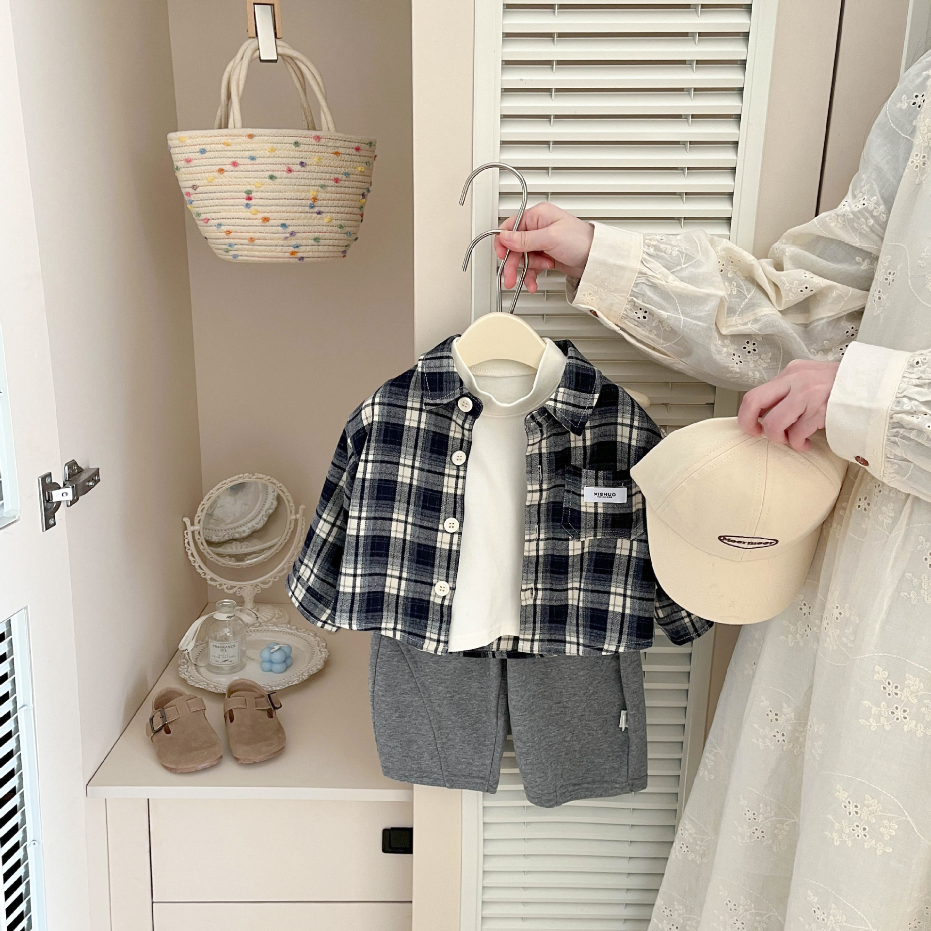 Camisas a cuadros para bebés coreanos de primavera y otoño, camisas de primavera delgadas de moda para bebés, chaqueta de moda universal