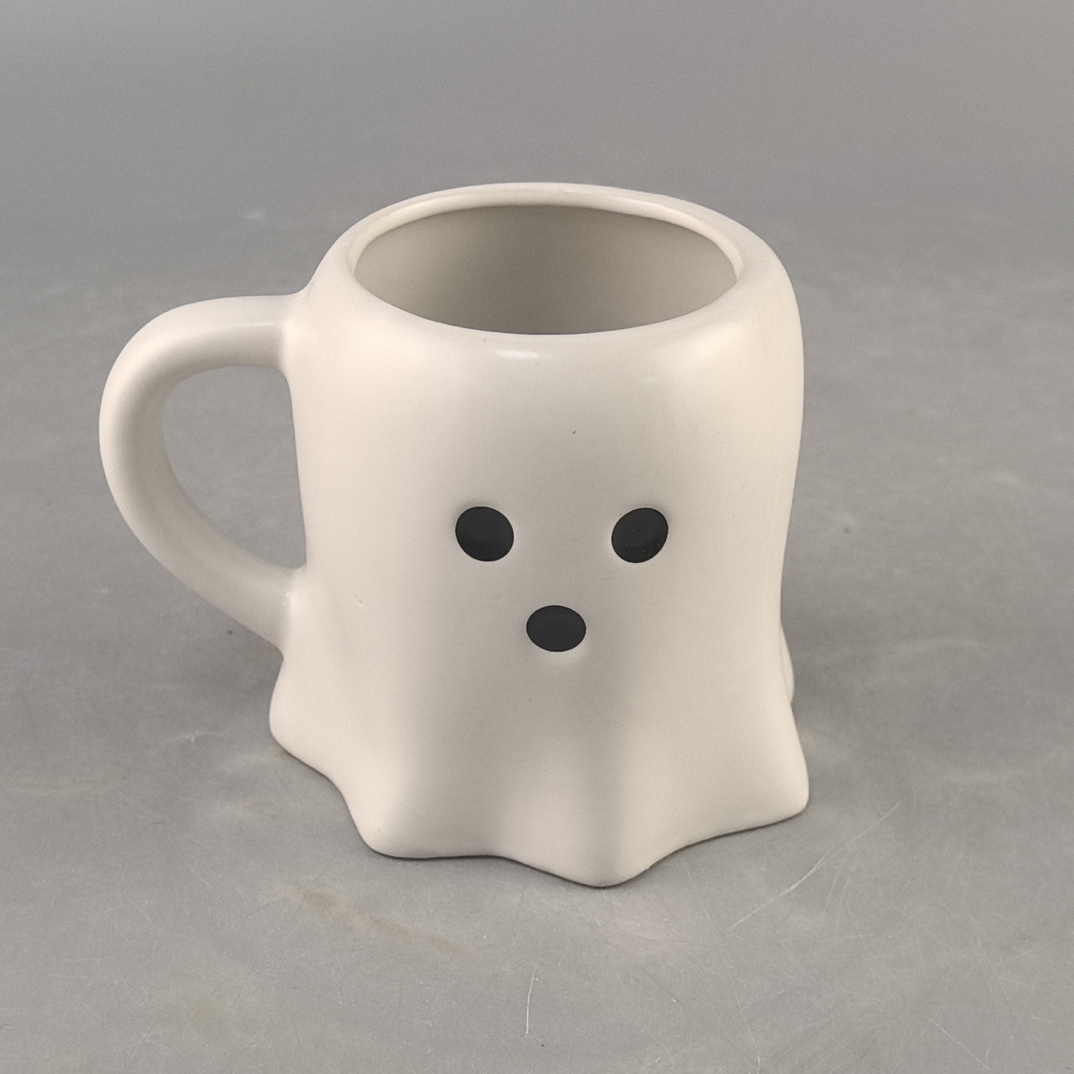 Creativo encantador fantasma de cerámica taza pintada a mano decoración de la escena de Halloween taza de agua extraña