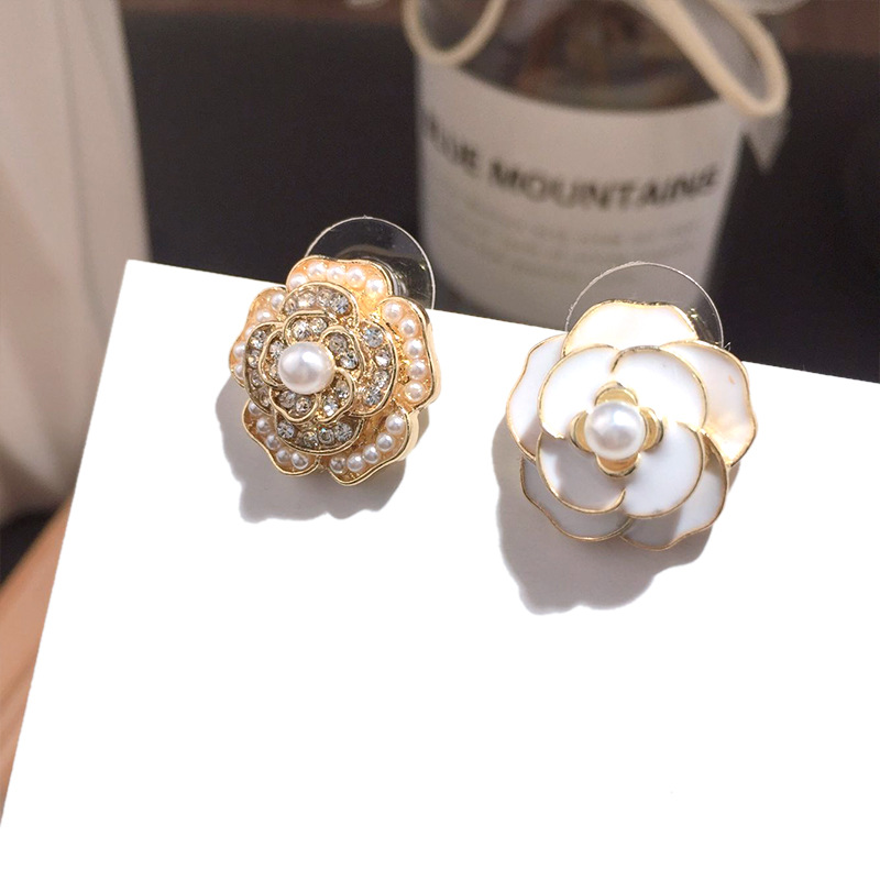 Korean New Asymmetric Full Diamond Flower Earrings display picture 5