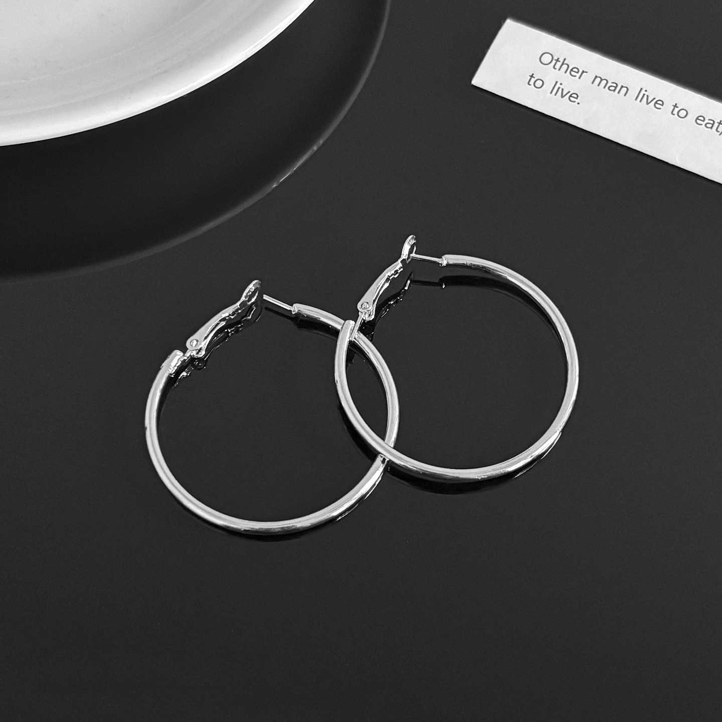 Pendientes de aleación Pendientes de alta calidad de perlas para mujer Pendientes exagerados de temperamento de lujo ligero coreano Pendientes largos con borlas al por mayor