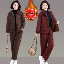妈妈休闲运动套装女新款连帽加绒中老年灯芯绒外套秋冬洋气两件套