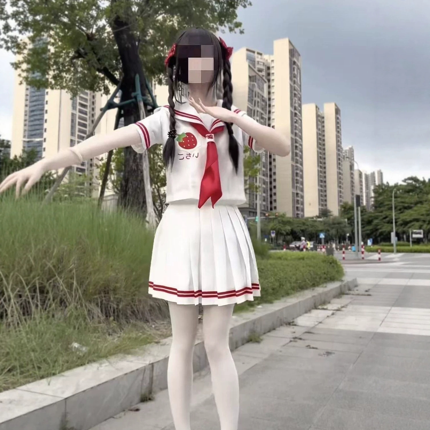Japanese-style sweet strawberry-themed short-sleeved sailor-style top with a Mori Girl vibe and a slimming white and red pleated skirt.