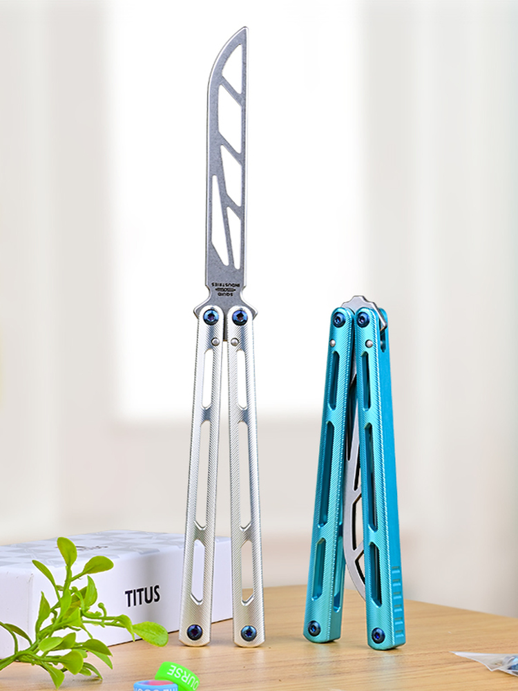 ♔海啸 7系 V4未开刃蝴蝶刀初学者折叠刀蝴蝶甩手刀练习刀