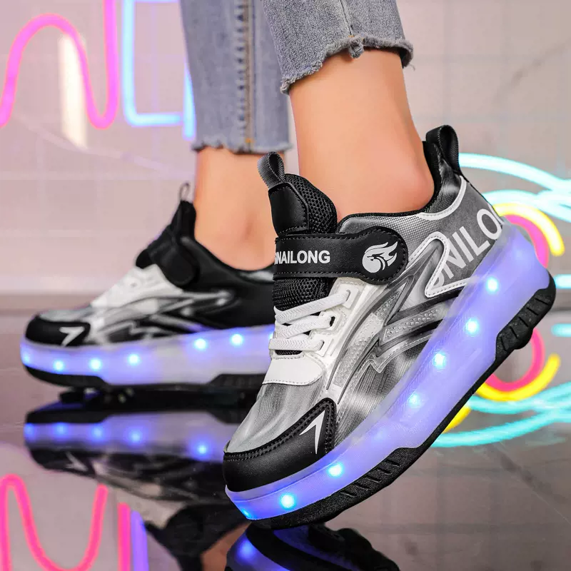 跨境四轮暴走鞋儿童轮滑鞋双轮男童溜冰女童发光鞋轱辘飞行鞋工厂