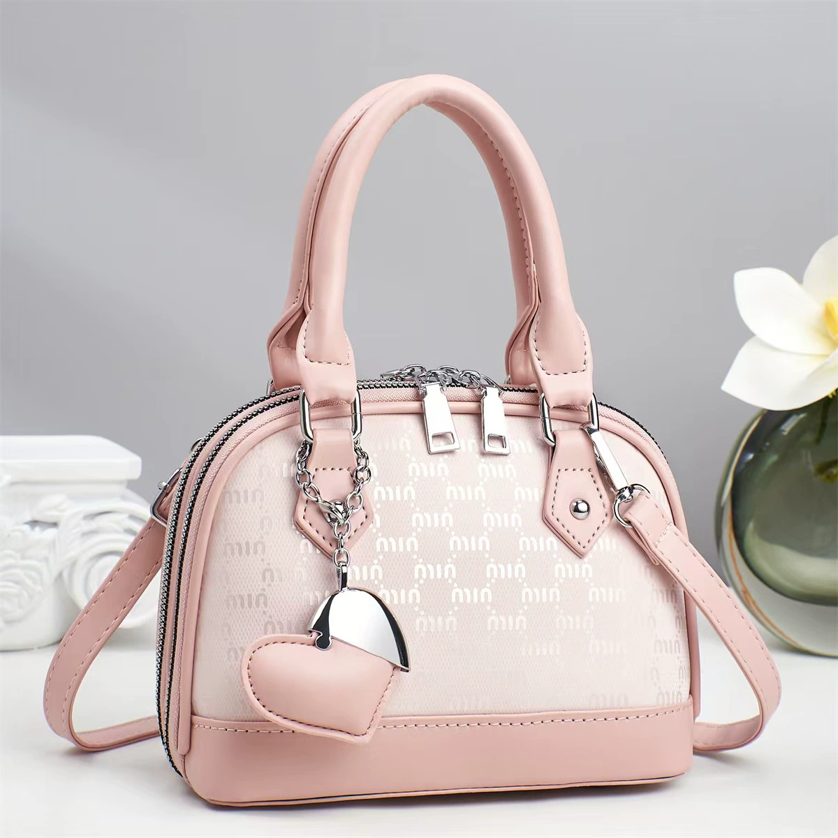 Плечевая сумка (one-shoulder), компактная 20×10×17 см, лёгкая 0,05 кг, в нескольких цветах