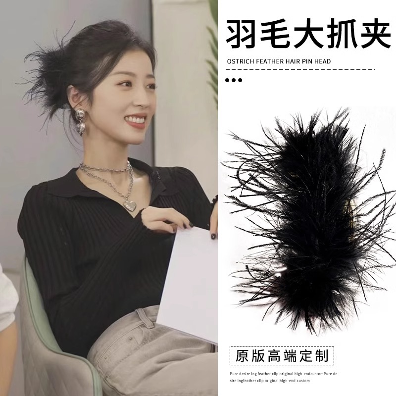 Otoño y invierno de 2025, nuevo clip de pelo negro, clip de tiburón, clip de pelo de peluche de moda para mujeres.