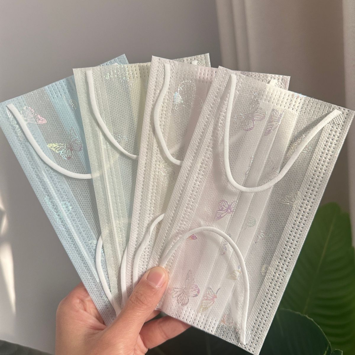 2-Layer Summer Ultra-Thin Disposable Breathable Mesh Dust-Proof Mask for Women with High Aesthetic Appeal, Gold-Stamped Butterfly Design, Individually Packaged