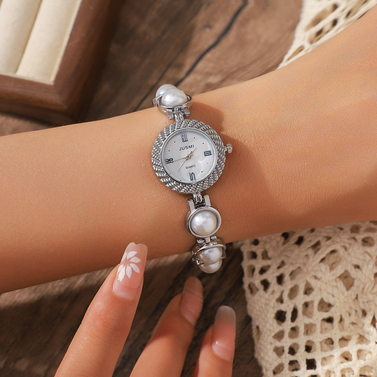 Elegant, Simple Style Style Elegant Simple Style Solid Color Snap Button Quartz Women's Watches