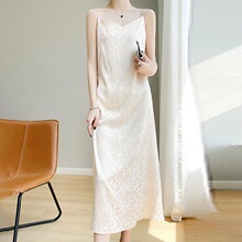 跨境冰丝夏季宽松v领提花内搭连衣裙名媛性感吊带长裙女2025新款