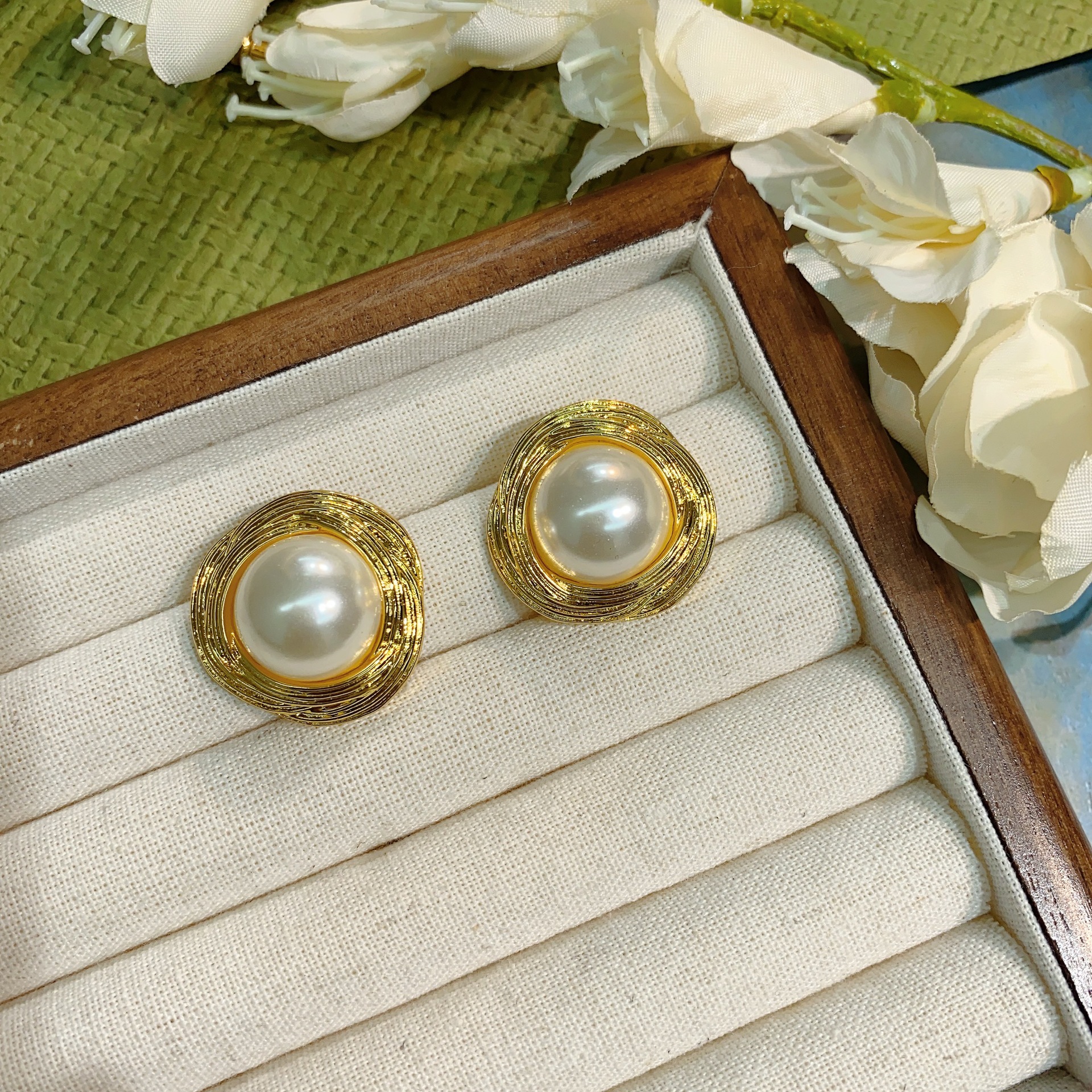Women'S Gender 1 Pair Retro Round Imitation Pearl Inlay Pearl Women's Earrings