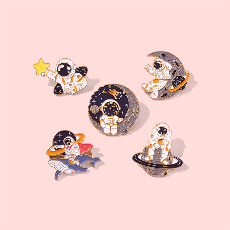 9g Weight Fashion Pin Cartoon Character Alloy Stoving Varnish Unisex Brooches