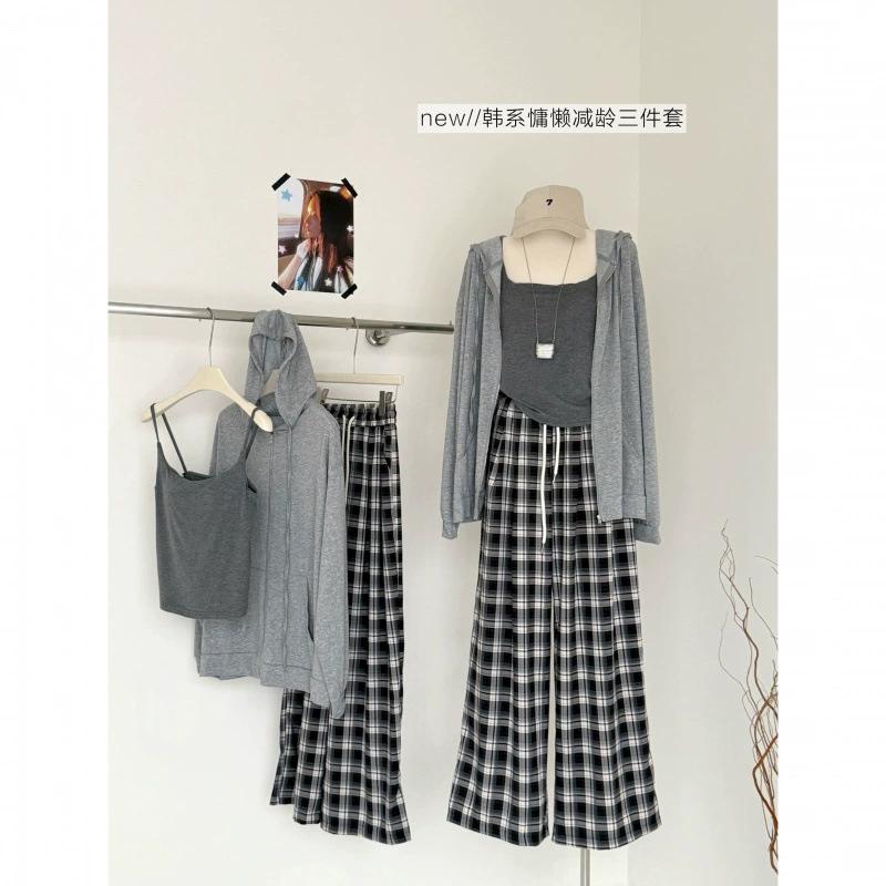 Повседневные широкие брюки в клетку в корейском стиле + тонкая солнцезащитная куртка с капюшоном + комплект из трех предметов со встроенными подушечками для груди и подтяжками для женщин