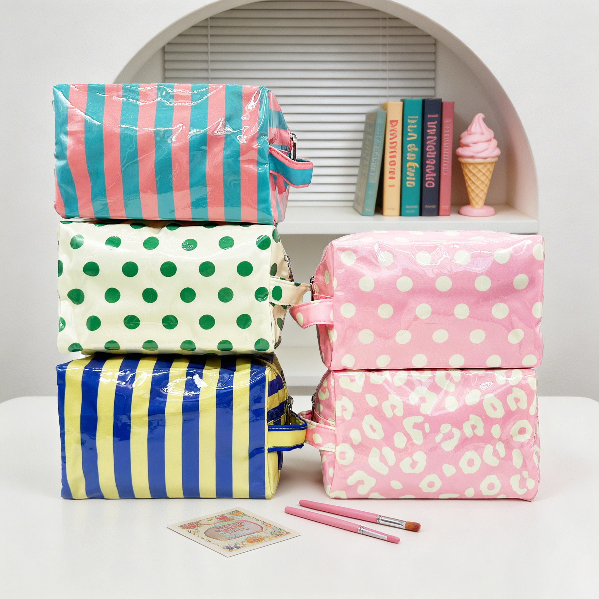 New PVC striped makeup bag, large capacity, portable travel toiletry bag, waterproof, stain-resistant, high aesthetic value storage bag