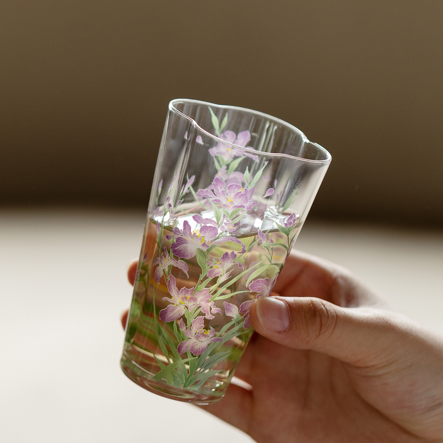 Flotante pastel iris de cristal taza de té transparente de alto valor facial taza de bebida china hecha a mano taza de agua resistente al calor image 3