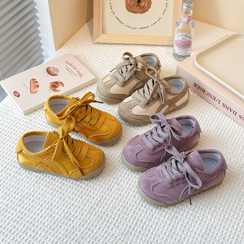 子供の柔らかい底の徳の訓練の靴の2025春と秋の新型の韓国版の女の子の復古の運動靴の男の子の平底の阿甘靴|undefined