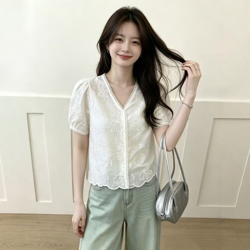 Summer New Korean-Style Embroidered Puff Sleeve V-Neck Short-Sleeve Shirt for Women with Fresh Lace Trim Design Summer New Korean-Style Embroidered Puff Sleeve V-Neck Short-Sleeve Shirt for Women with Fresh Lace Trim Design