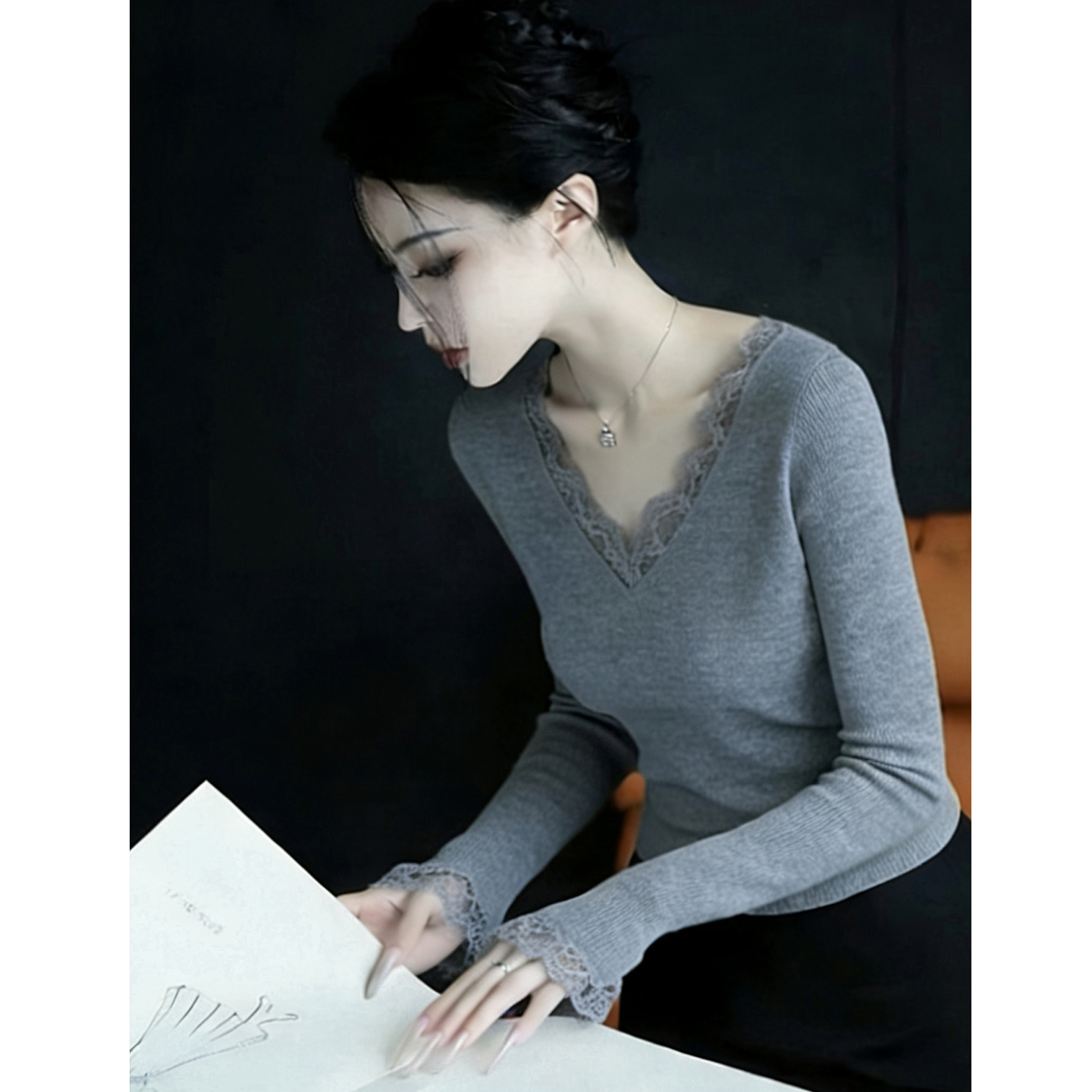 复古绝美灰色蕾丝拼v领长袖针织衫女春季新简约百搭内搭衣