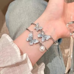 グラデーションの青い砂利の蝶のブレスレットの女性の夏の大衆の高級感の気質の手は学生の親友の個性のブレスレットを飾ります。