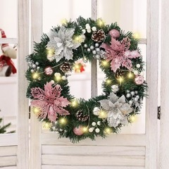 アマゾンの新しいクリスマスの花輪30cmは手作りのショーウインドーの扉にクリスマスの装飾品を飾っている
