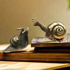 Personalized antique-style distressed miniature snail desk toy, antique tea pet tea ceremony collectible small ornament