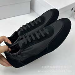 工場在庫の通気性のあるスプライシングのドイツのトレーニングシューズ、着脱が簡単、ウォーキングシューズ、カジュアルスポーツランニングシューズ、快適で通気性のある女性用シューズ