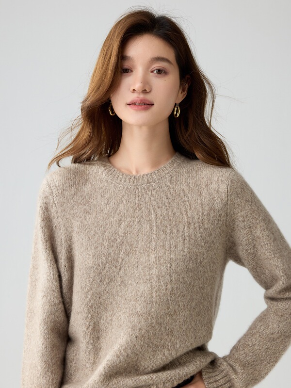Kangbaolai Fancy Yarn! High-end feel, women's silk cashmere sweater with a round neck, thick knitted sweater, loose and casual style
