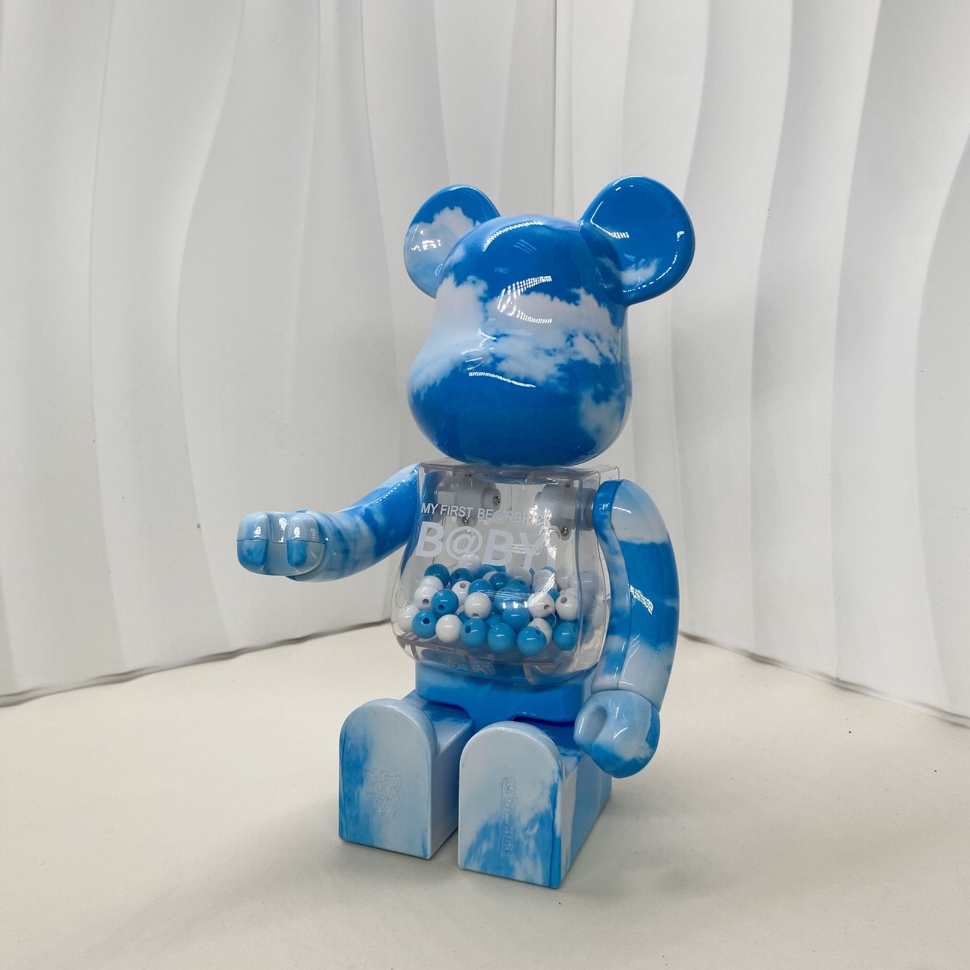 공장 직접 BEARBRICK400 폭력적인 곰 QIANQIU 푸른 하늘과 흰 구름 조수 손으로 만든 가정 장식품 놀이