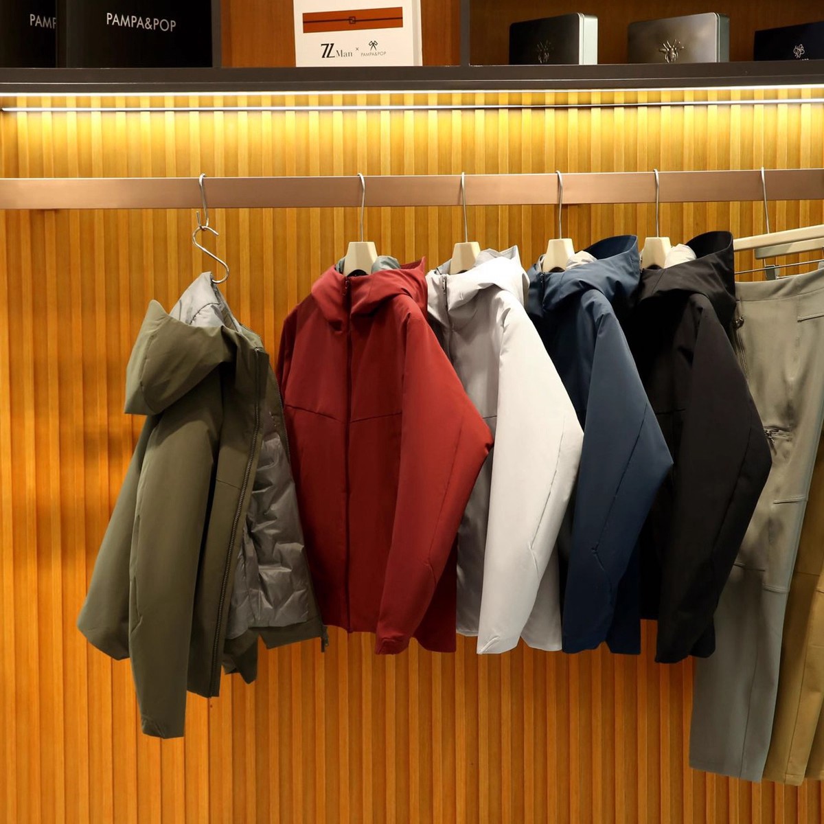 2025 Winter Outdoor Business Commuting Windproof Waterproof Warm Comfortable Men's Hooded down Jacket