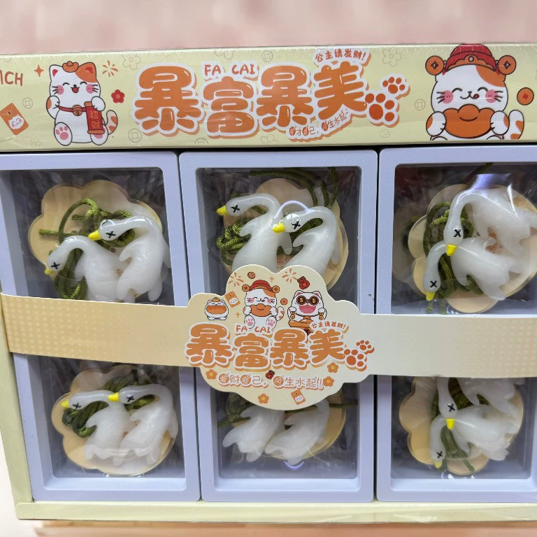 Подвеска в виде жареной утки, меняющая цвет, меняет цвет при воздействии света и ультрафиолетовых лучей. Забавный пародийный брелок для жареной утки, черная технология, креативная игрушка