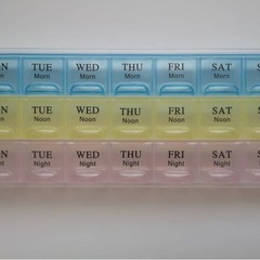 メーカー直販卸売り対外貿易英語一週間小三列21格薬箱3列携帯家庭用保健箱収