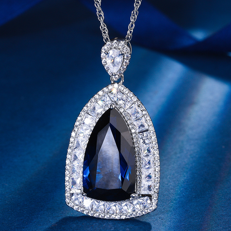 Colgante de cristal puntiagudo azul con cadena de giro