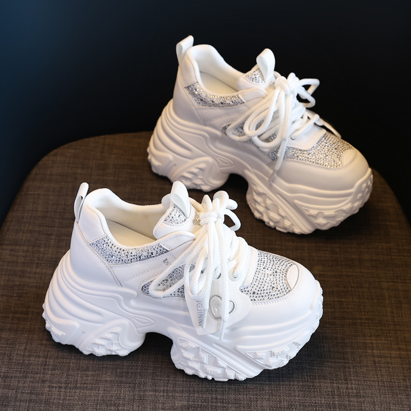 Giày sneaker nữ đế dày tăng chiều cao phong cách bánh xốp — Màu be