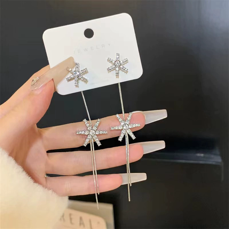 Модные женские серьги с кисточками, нишевый дизайн из сплава снежинок, изысканные линии, модные, преувеличенные, милые и высококачественные серьги.