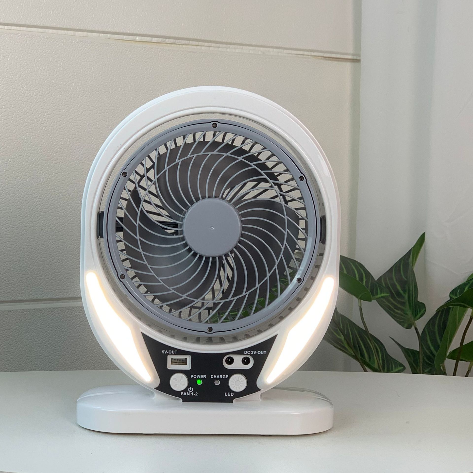 Rechargeable Fan Oferta especial Ventilador de mesa con iluminación LED Ventilador solar Ventilador de emergencia recargable