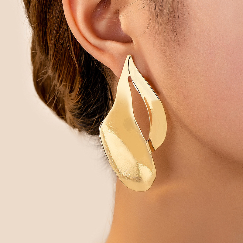trend golden design retro elegant fashionable earrings