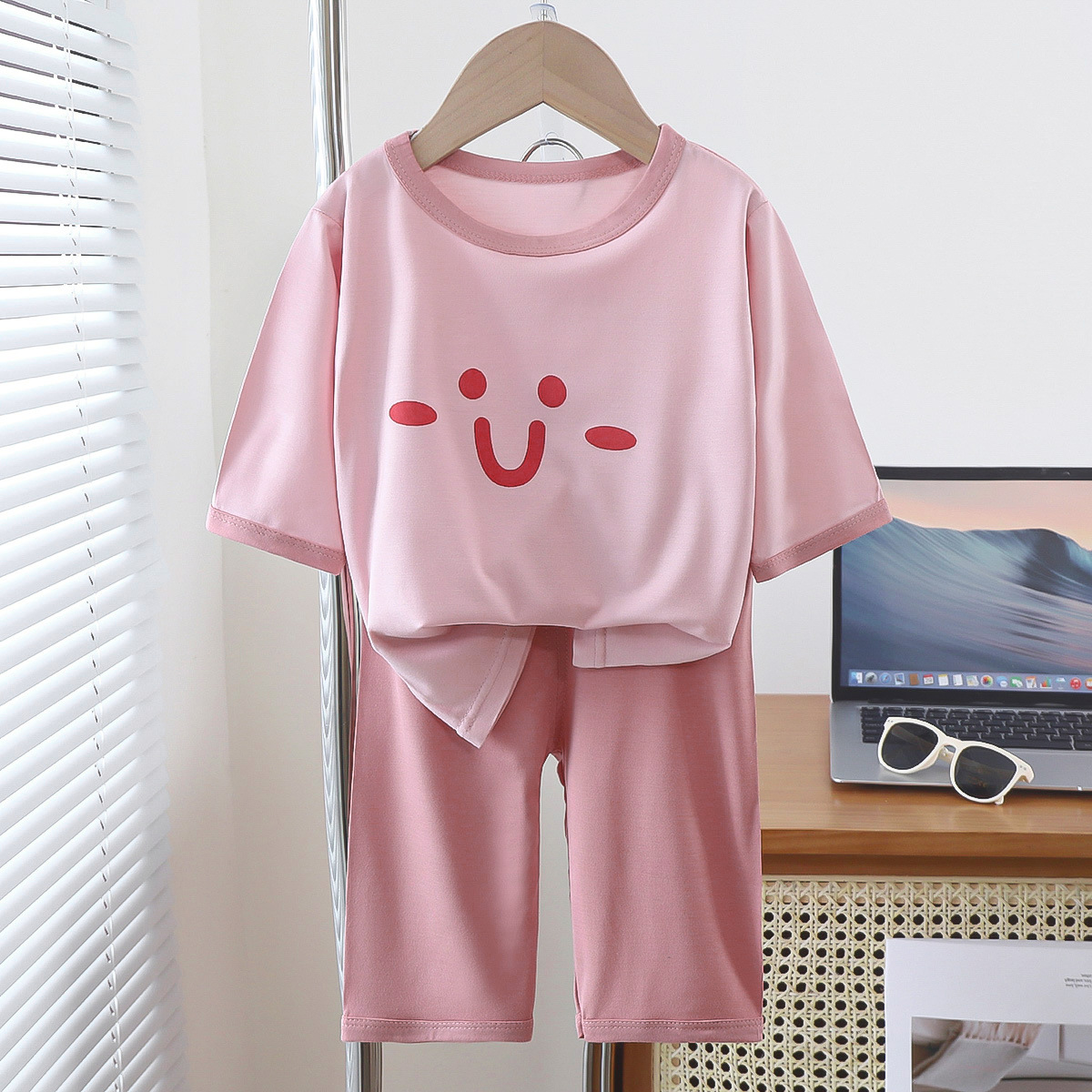 El nuevo traje de manga tres cuartos de servicio a domicilio de Yasser, pijamas de estilo caliente para niñas y tesoros para hombres, ropa de aire acondicionado para niños grandes y delgados de verano