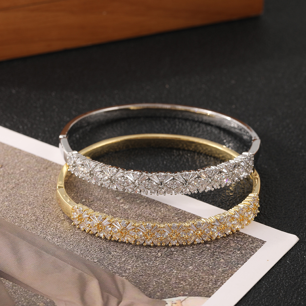 fashionable elegant universal women's bracelet