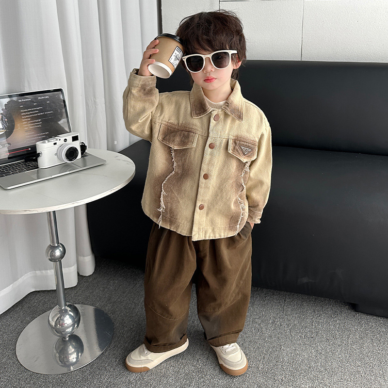 7058 Traje de primavera y otoño para niños 2025 nueva chaqueta teñida en aerosol para niños coreanos de tres piezas Baby Boy