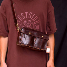 简约通勤男士真皮单肩斜挎包植鞣牛皮随身小包复古包男邮差包户外