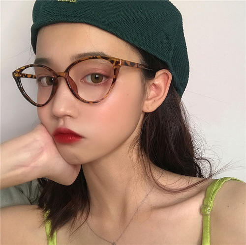 New retro glasses frames European and American cat-eye flat mirrors Personalized fashionable glasses frames can be matched with myopia frame glasses trend