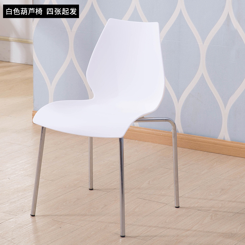 두꺼운 흰색 의자 전단지