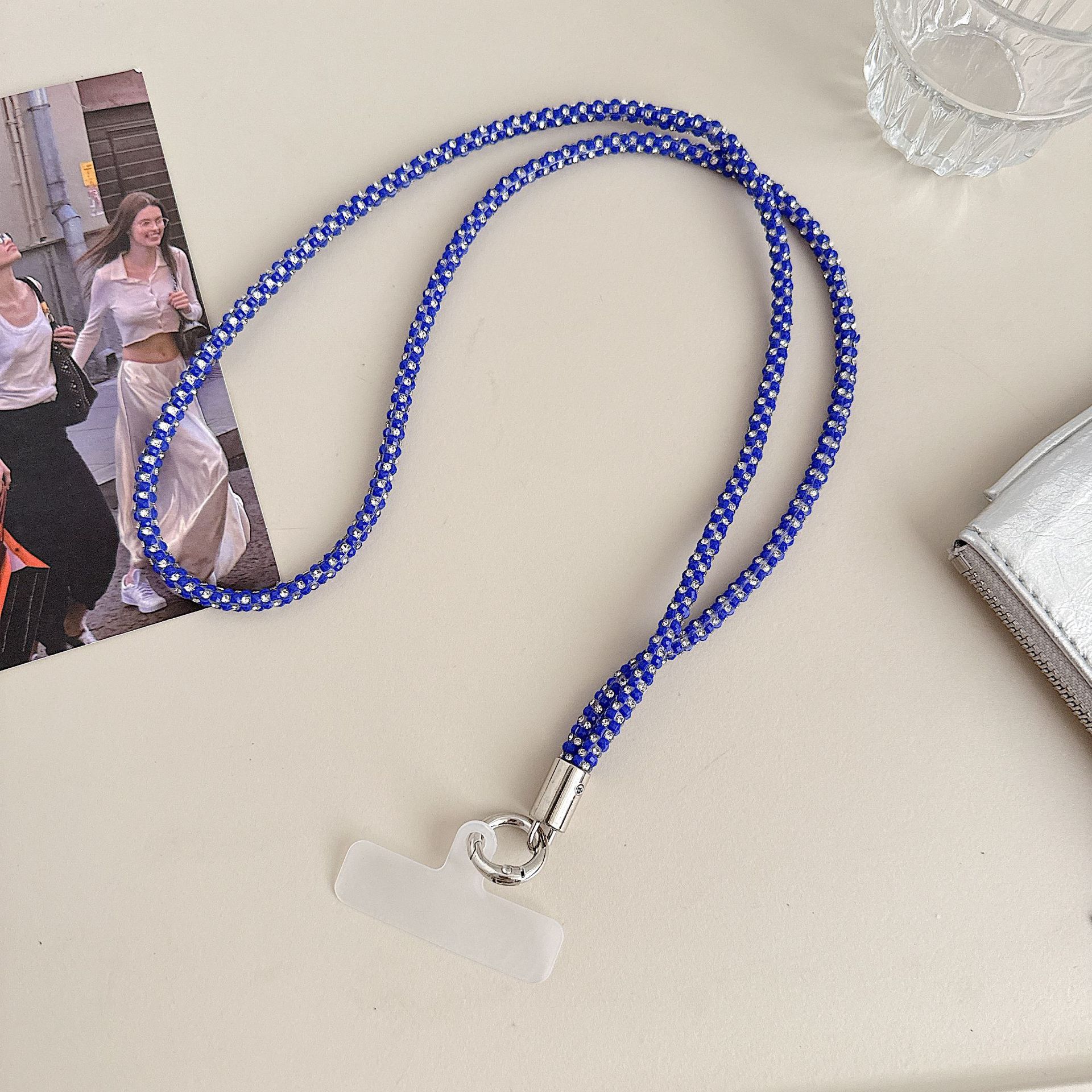 Cadena colgante de teléfono móvil de alta gama hecha a mano de boutique, sensación femenina de alta gama, lujo ligero, cadena colgante de diamante completo, cadena colgante de teléfono móvil de moda, sección larga y corta