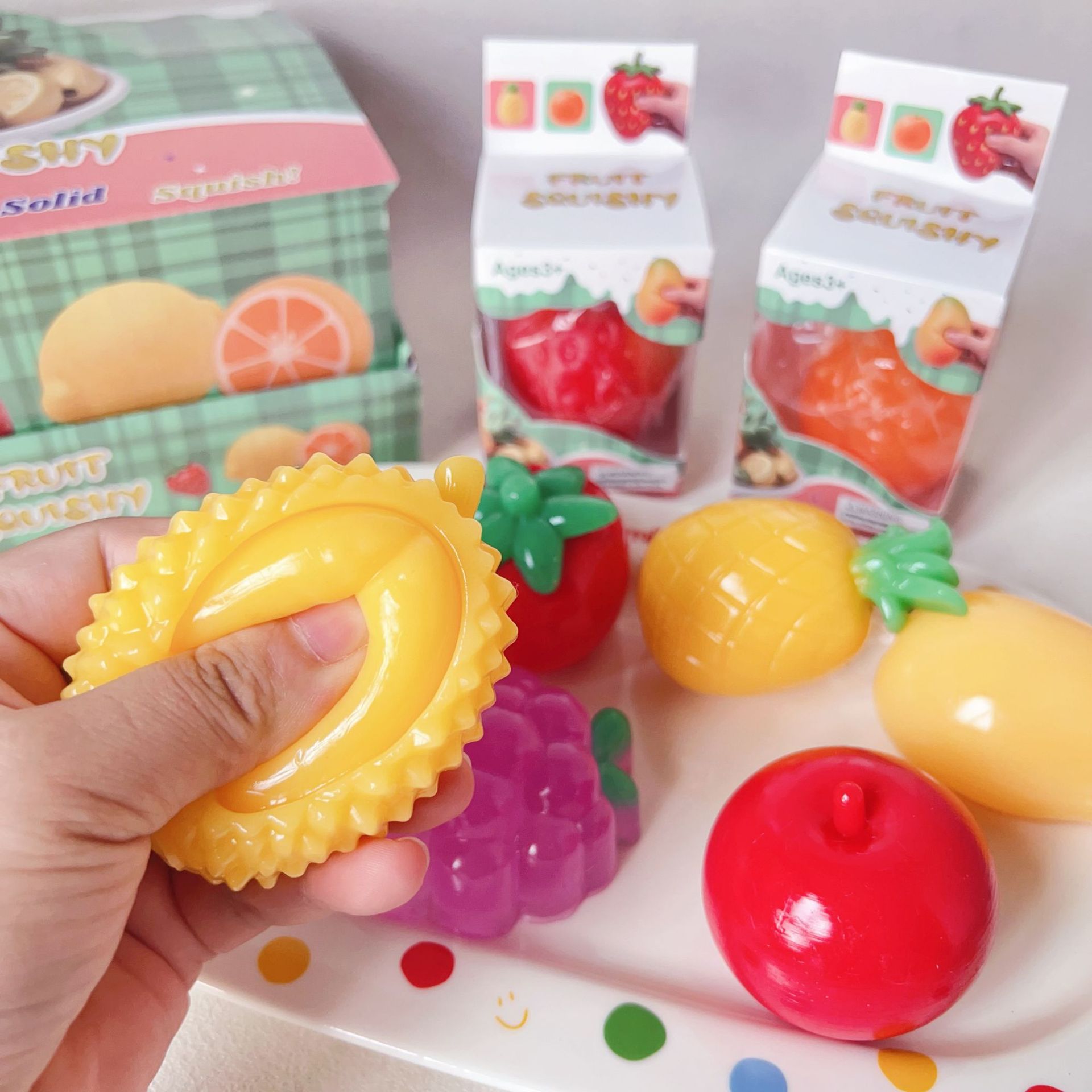 New cross-border fruit stress-relief toy: strawberry and durian squeeze toy, elastic and relaxing, stress-relieving, simulated food