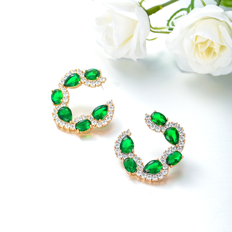 Xuping Caibao serie Retro Luz de lujo gota de agua que rodea C pendientes de anillo de las mujeres micro con incrustaciones de circonio pendientes nicho de alto sentido