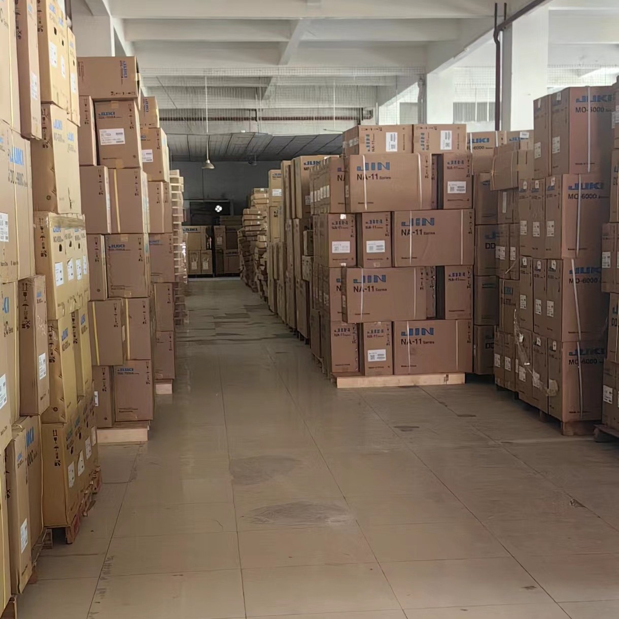 Máquina de coser overlock computarizada JUKI LK1900S al por mayor para ropa y bolsos, semiautomática.