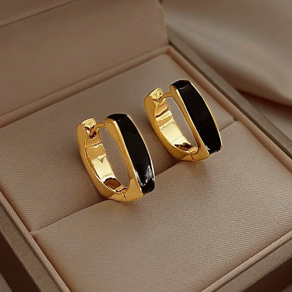 Square black earrings