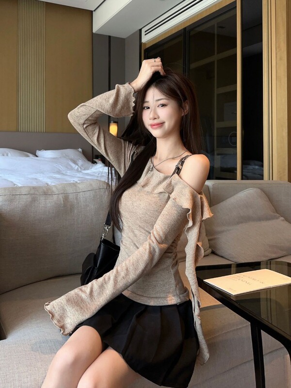 荷叶边褶皱长袖针织衫女秋季新款辣妹设计感小众修身掐腰露肩上衣|undefined